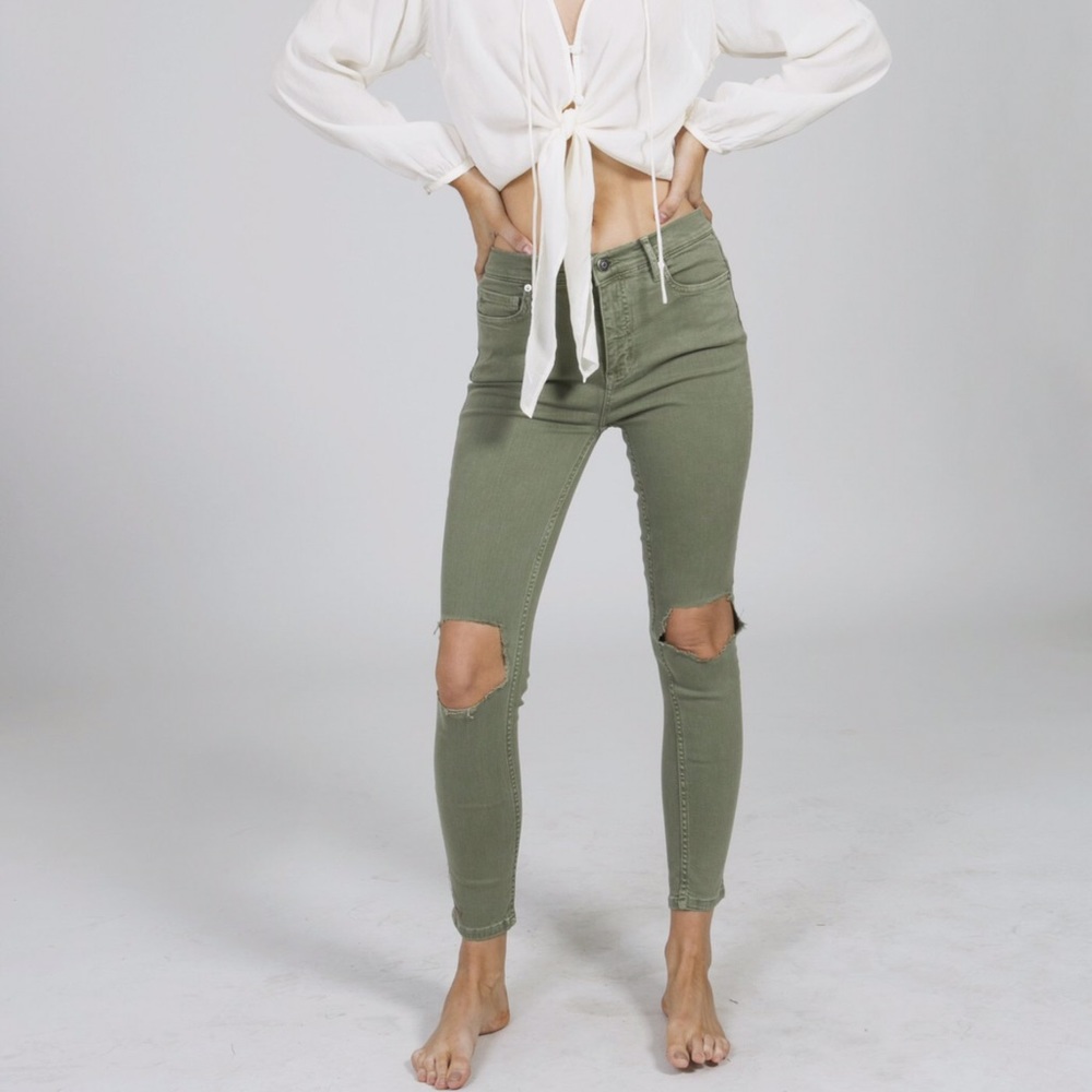 KNEE RIPPED JEANS - Picture 2 of 2
